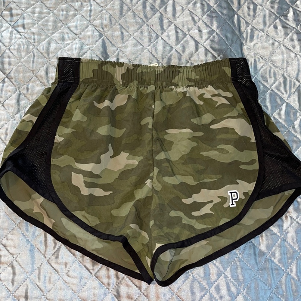 PINK SPORT CAMO SHORTS NWT - Picture 3 of 7